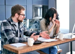 Yêu mù quáng, vợ lén đem hết vàng cưới trả nợ cho tình trẻ, tôi ngã quỵ khi em buông câu phũ phàng