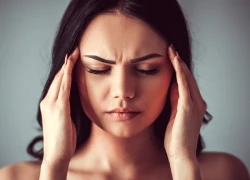Để điều này xảy ra, não bộ tích tụ độc tố
