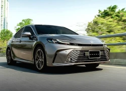 Doanh số liên tục lao dốc, Toyota Camry vẫn 'vô đối' ở phân khúc sedan cỡ D