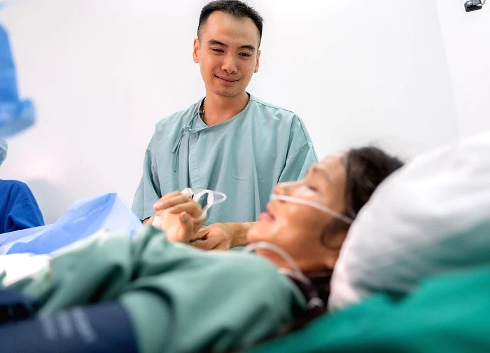 Hoa hậu H'Hen Niê sinh con đầu lòng: Chồng nhiếp ảnh gia khóc khi vợ "vượt cạn", em bé chào đời trông cực yêu
