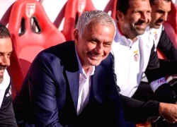 Jose Mourinho tái xuất tưng bừng