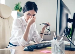 Làm việc với màn hình lâu, cách nào để giảm mỏi mắt?