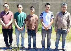 Thấy ô tô đỗ lâu không ai nhận, chủ gara rủ nhân viên mang đi bán
