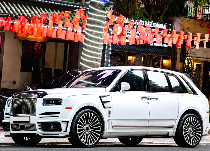 Rolls-Royce độc nhất Việt Nam của đại gia Hà Nội thay logo tốn hơn nửa tỷ đồng