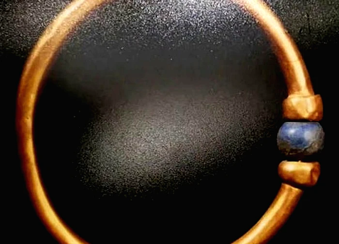 Tìm được dấu vết của chiếc vòng tay vàng 3.000 năm tuổi của một vị Pharaoh