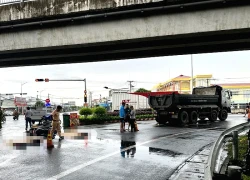 Va chạm với ô tô dưới cầu vượt, đôi vợ chồng tử vong tại chỗ