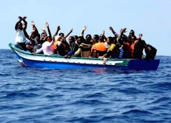 Vấn đề người di cư: Đắm thuyền ngoài khơi Libya, hàng chục người thiệt mạng