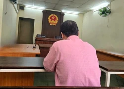 Bé gái ở TPHCM tới trụ sở công an cầu cứu vì bị mẹ bạo hành