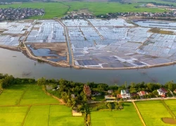 Cánh đồng muối cuối cùng đẹp như tranh ở Quảng Trị