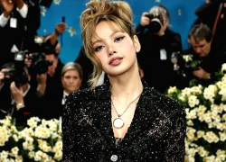 Lisa (BLACKPINK) có thể "yếu nghề", nhưng chưa từng thấy 1 cô gái Kpop nào làm được những chuyện này!