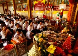 Người dân Campuchia bắt đầu kỳ nghỉ lễ Pchum Ben 2025