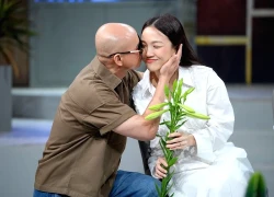 Ca sĩ Phan Đinh Tùng bày tỏ tình cảm với vợ diễn viên kém 12 tuổi trên sóng VTV