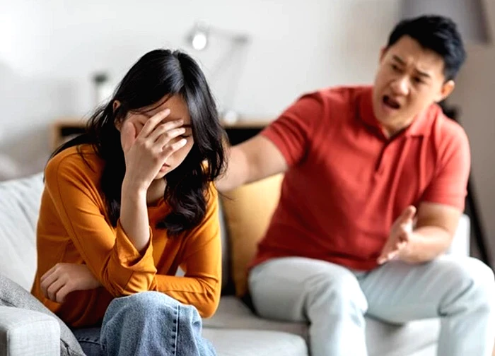 Chồng quản tiền sinh hoạt hàng tháng còn muốn vợ làm việc này như 'vợ người ta'