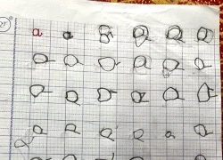 Được yêu cầu viết chữ cái "a", học sinh lớp 1 ngoáy vài đường khiến cô giáo hốt hoảng: "Cô thua em rồi!"
