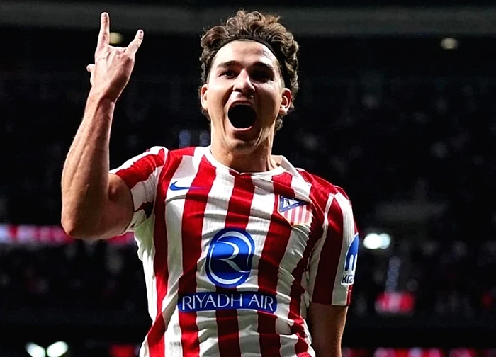Julian Alvarez lập hat-trick đầu tiên tại châu Âu