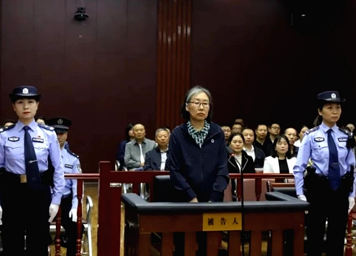 Kết đắng cho nữ quan tham đa tình, có quan hệ với hàng chục trai đẹp