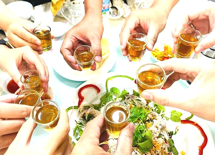 Ngộ độc rượu tại Nga khiến nhiều người tử vong