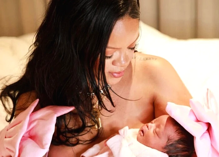 Rihanna hạ sinh con gái