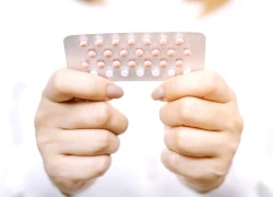 Uống thuốc tránh thai bị nổi mụn, lời khuyên của chuyên gia