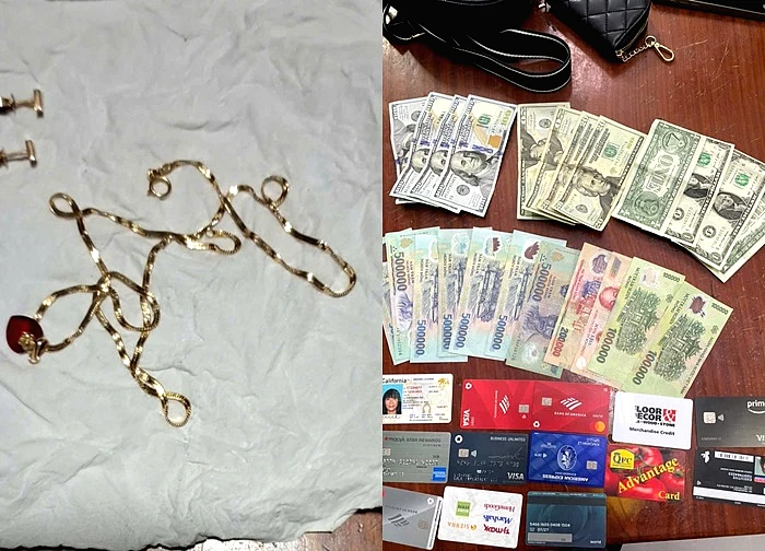 Bất ngờ phát hiện gói vàng bọc giấy ăn trong túi rác trên tàu