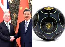 Anh tặng Chủ tịch Trung Quốc quả bóng thi đấu của Manchester United