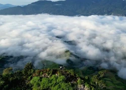 Lên đỉnh Mu Náu săn mây, ngắm trọn cao nguyên Mộc Châu