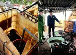 Phát hiện 2 xưởng phân kim xả hơn 6,7 tấn chất thải nguy hại ra ven sông Đuống