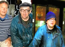 Phát hiện người đàn ông SN 1948 thu gom phế liệu nhưng sở hữu két sắt chứa 124 kg vàng, danh mục cổ phiếu hơn 25 tỷ đồng