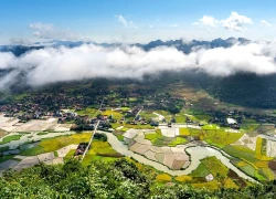 Theo bước chân du khách lên đỉnh Nà Lay săn mây, ngắm sao