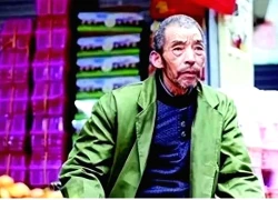 Tuổi già hạnh phúc của người đàn ông bán rau từng hai lần nhặt trẻ bị bỏ rơi bên thùng rác