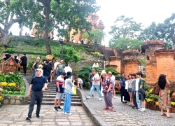 Tháp Bà Pô Nagar đón hơn 21.000 lượt khách dịp Tết Dương lịch