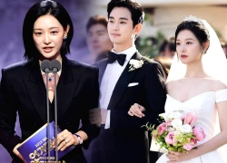 Kim Ji Won đeo nhẫn cưới của Kim Soo Hyun, công khai ủng hộ "bạn trai"?