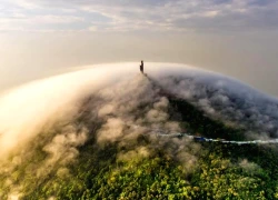 Ngắm núi Bà Đen hùng vĩ, huyền ảo từ trên cao