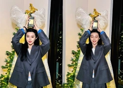 Phạm Băng Băng khoe ảnh cùng tượng vàng Kim Mã