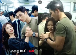 Lần đầu thấy cặp đôi ngôn tình mà mặt nhà gái chỉ bằng bắp tay nhà trai, đúng là truyện tranh không lừa người