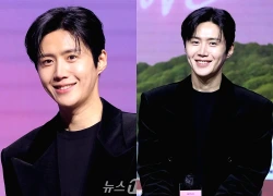 MXH mê mẩn phiên dịch viên đẹp nhất Hàn Quốc: Cười lên sáng bừng khung hình, nể nhất học 3 thứ tiếng trong 4 tháng