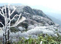 Ngoài Fansipan, Mẫu Sơn, nơi này cũng có băng giá dày đặc: Độ cao gần 2000m, cách Hà Nội hơn 200km