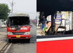 Ô tô 29 chỗ bất ngờ bốc cháy dữ dội trước cổng trường