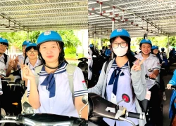 "Top 10 học sinh dậy từ bình minh" gây sốt mạng xã hội