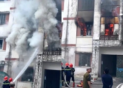 Cháy dữ dội tại một chung cư ở Nghệ An