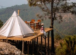 Cắm trại trên đỉnh Phượng Hoàng, ngắm mùa cỏ cháy rực rỡ ở Quảng Ninh