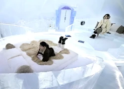 Du khách đặt kín chỗ khách sạn băng tại Hokkaido, Nhật Bản