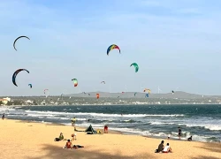 Mũi Né - Hàm Tiến nhộn nhịp vào mùa cao điểm đón khách trú đông