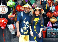 Muôn vẻ sắc xuân trên áo dài du khách giữa phố cổ Hội An