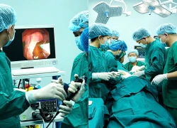 Bệnh viện Phổi Nghệ An thực hiện thành công nội soi gây mê sinh thiết màng phổi