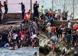 Italy tiếp tục kiểm soát biên giới với Tây Ban Nha