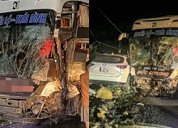 Xe khách giường nằm va chạm cực mạnh với ô tô con trên quốc lộ 32