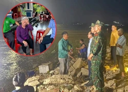 Xót cảnh mẹ già khóc ngất, 4 con vẫn đang chờ tin cha mẹ mất tích trên sông Lam