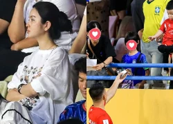 Khoảnh khắc đáng yêu của Quang Hải và con trai trên sân Hàng Đẫy