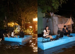 Vừa khai trương, nhà hàng ở TPHCM ngập sâu phải dùng thuyền đón khách